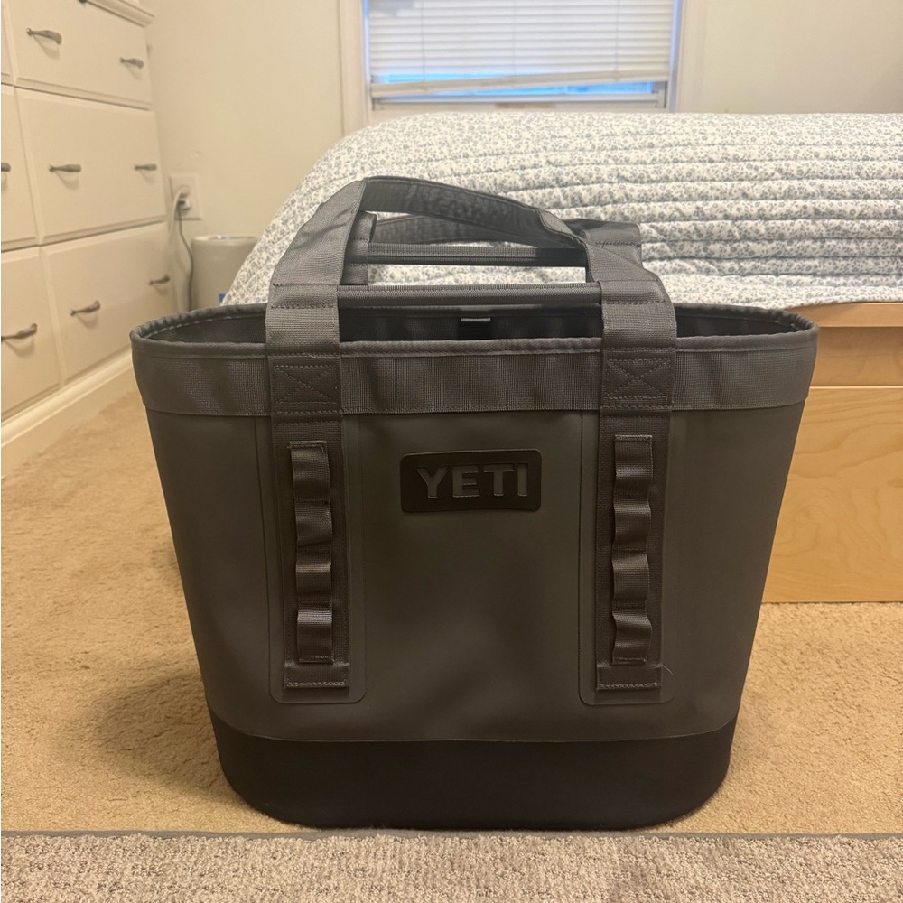 Yeti Camino 35 Gray